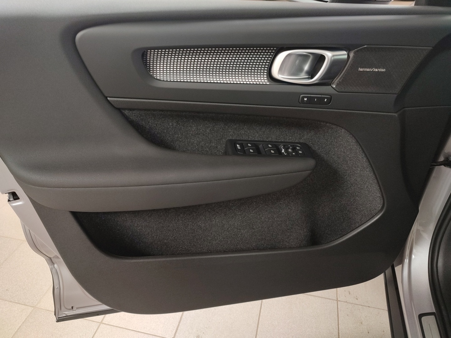 VOLVO EX40 2027