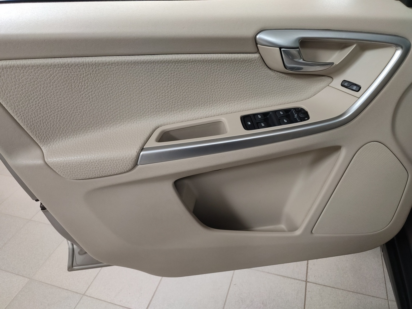 VOLVO XC60 2011