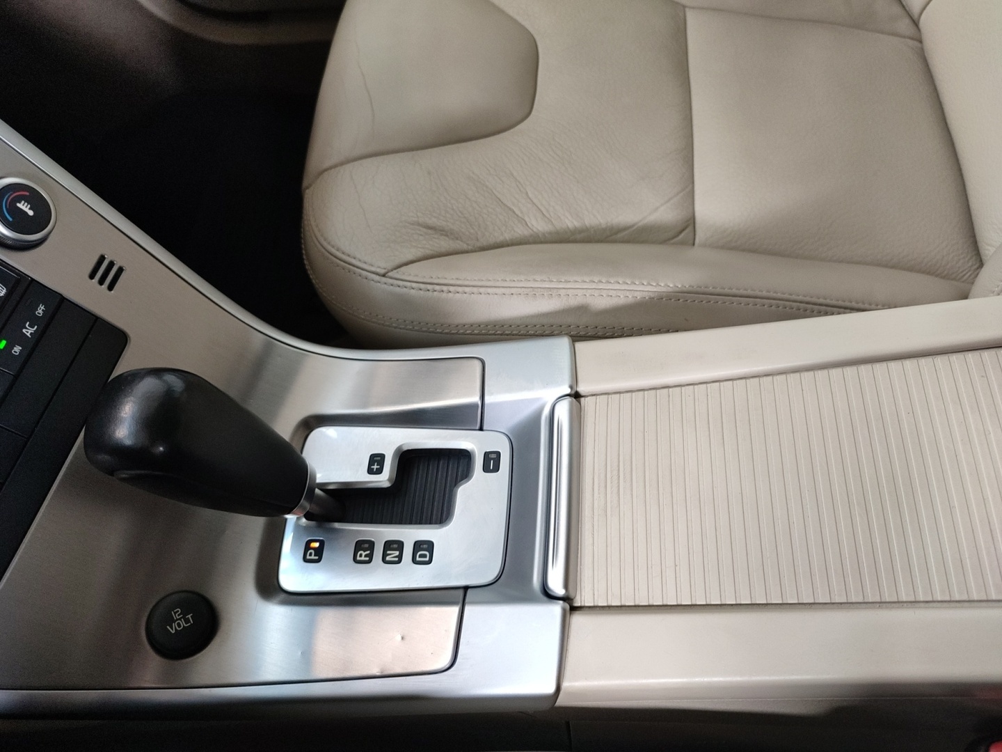VOLVO XC60 2011