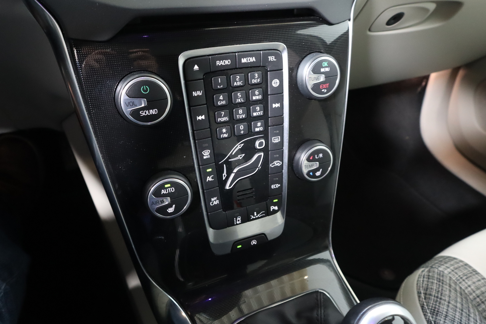 VOLVO V40 Cross Country 2017