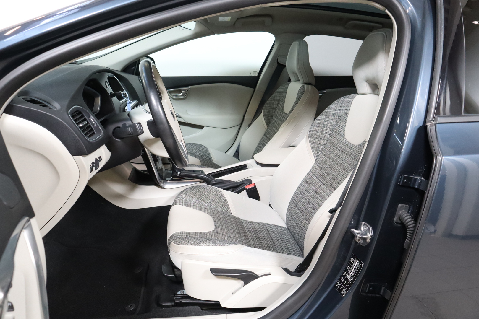 VOLVO V40 Cross Country 2017