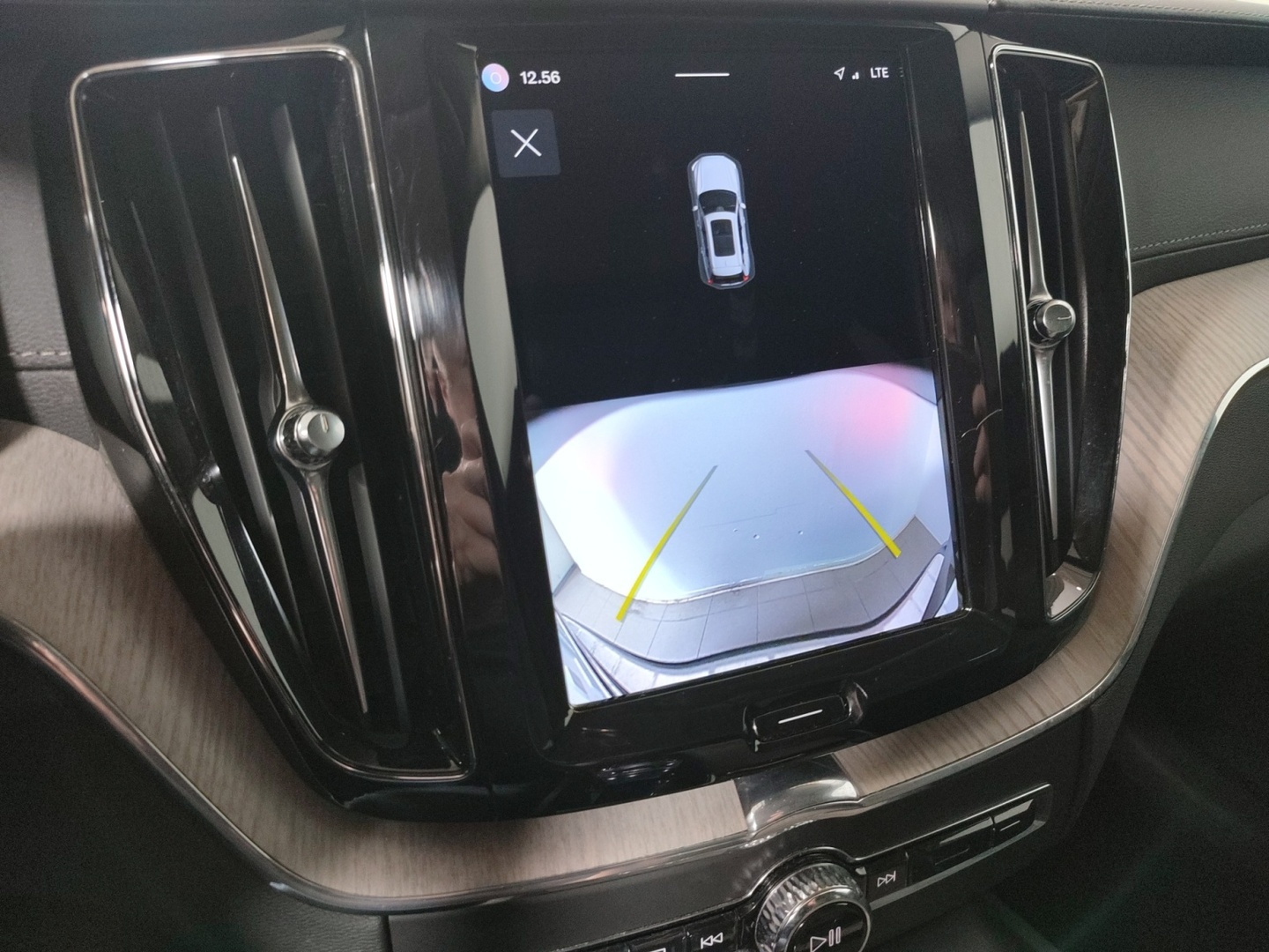 VOLVO XC60 2022