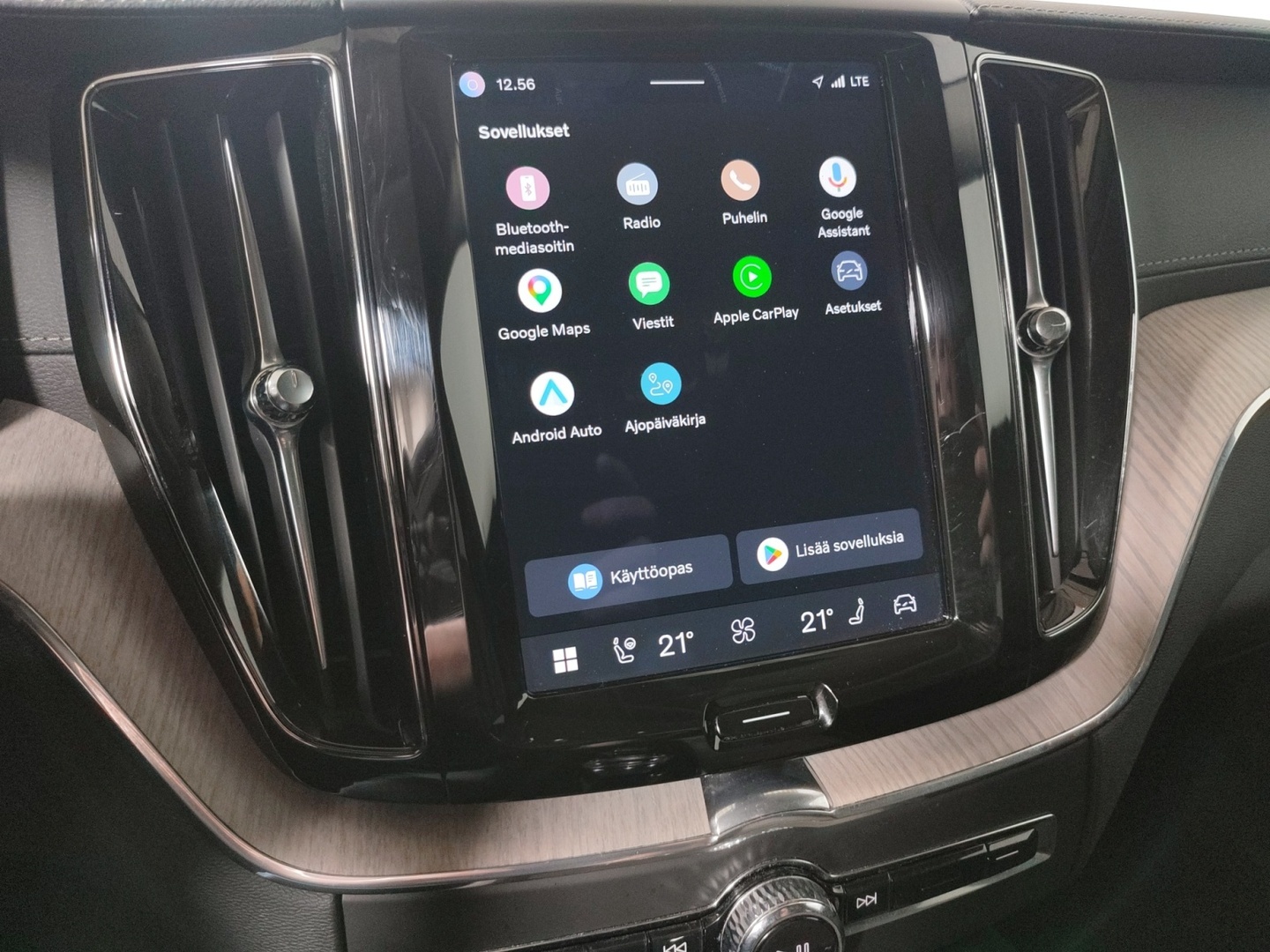 VOLVO XC60 2022