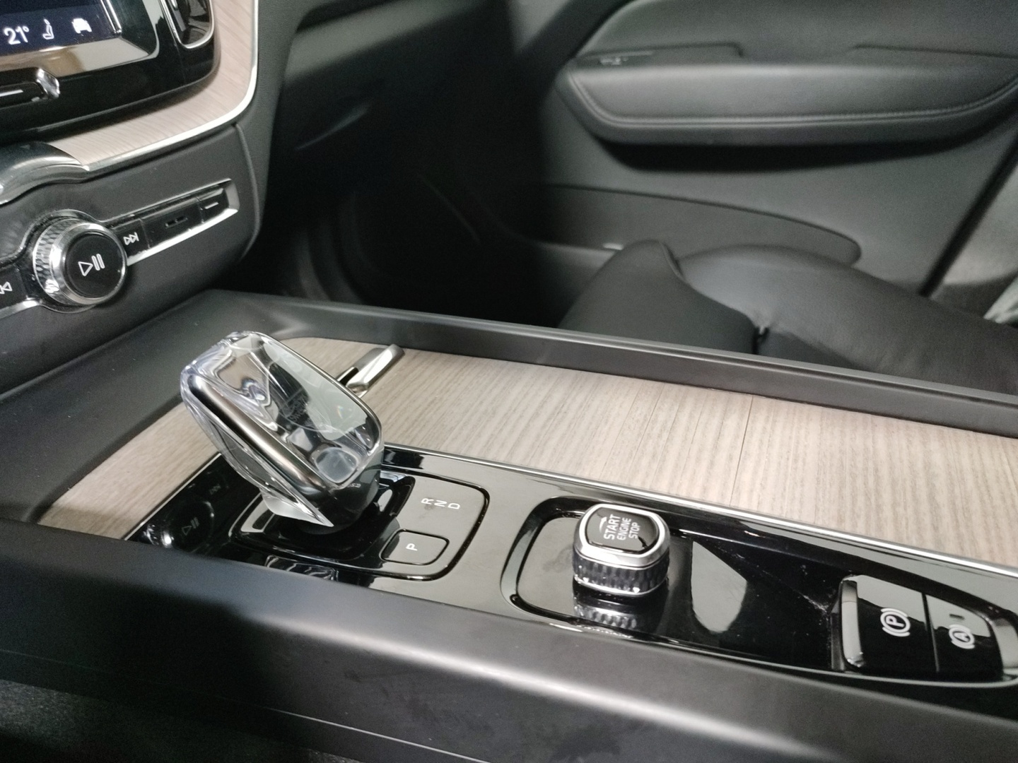 VOLVO XC60 2022