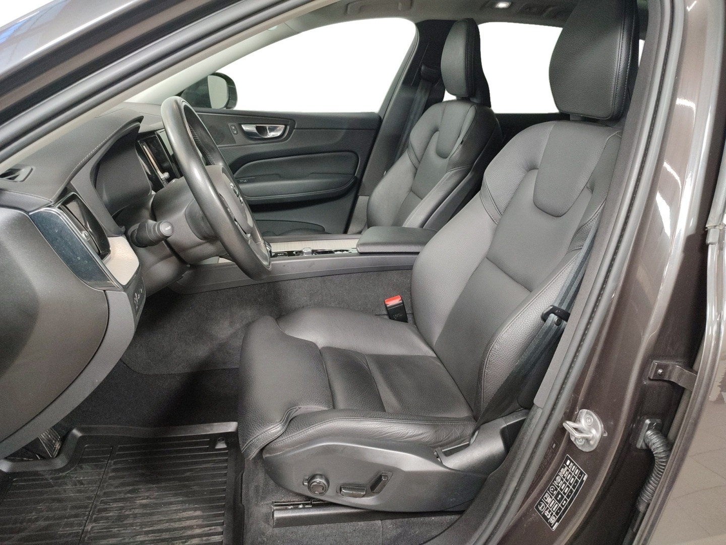 VOLVO XC60 2022