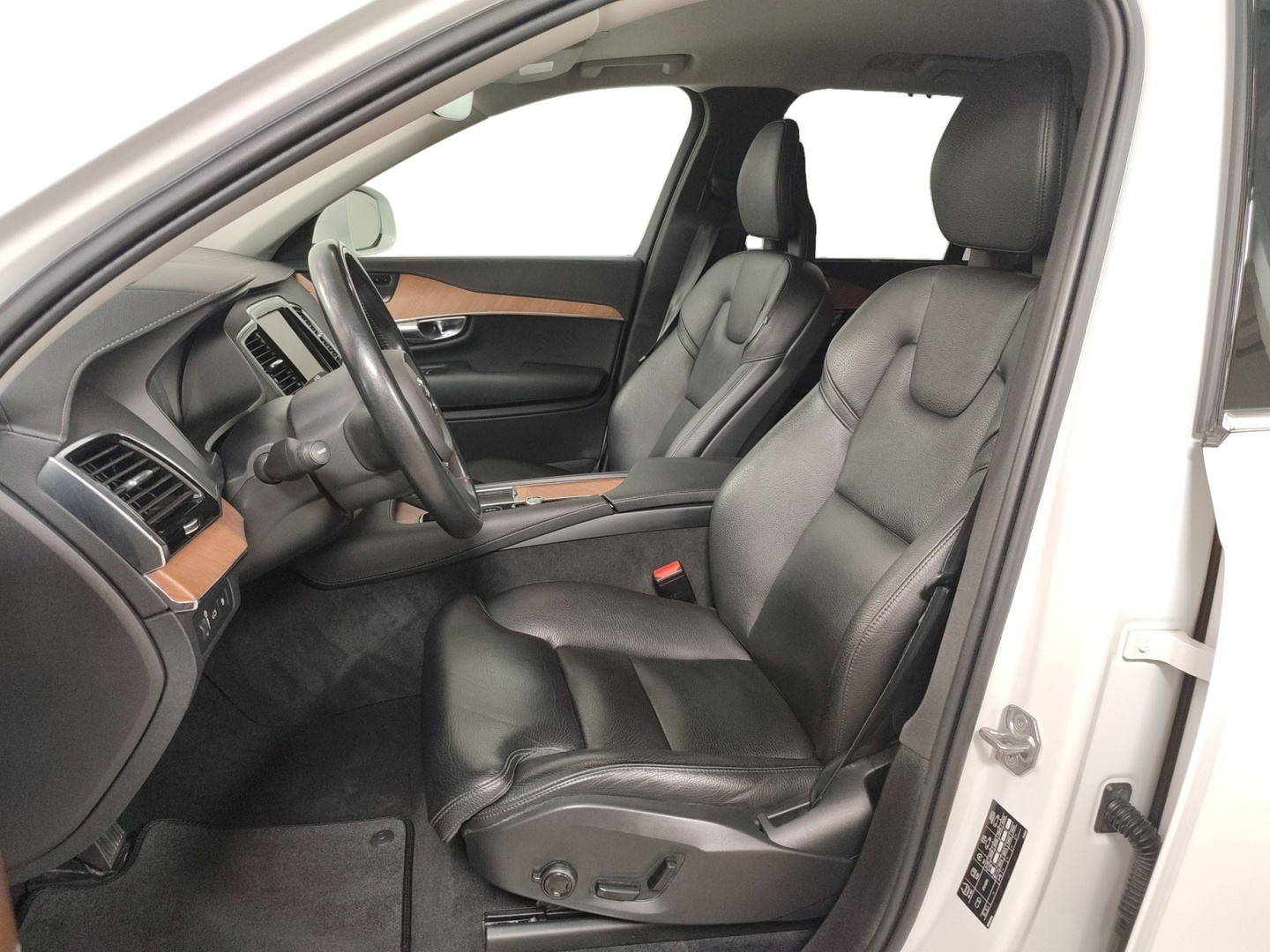 VOLVO XC90 11