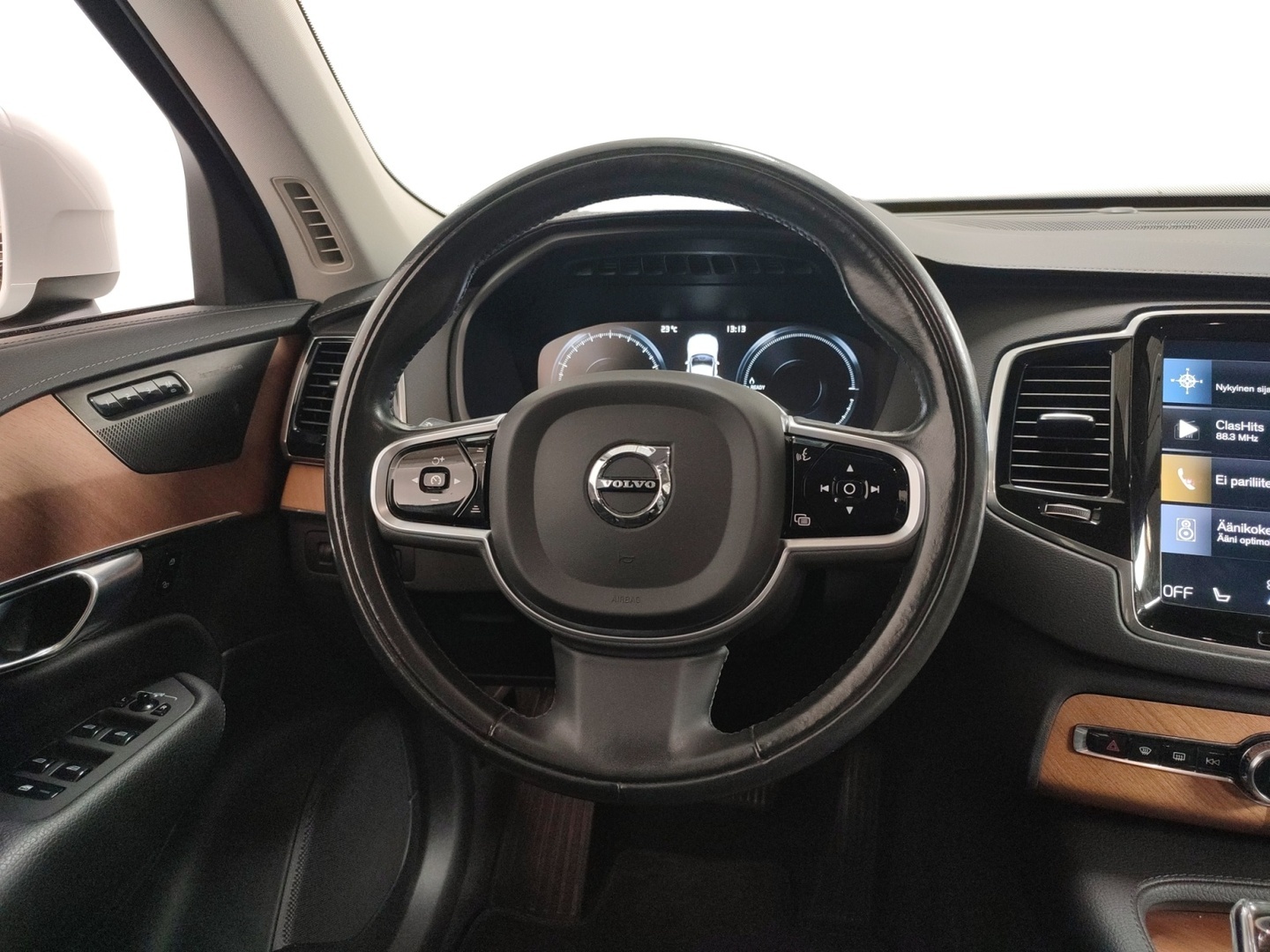 VOLVO XC90 13