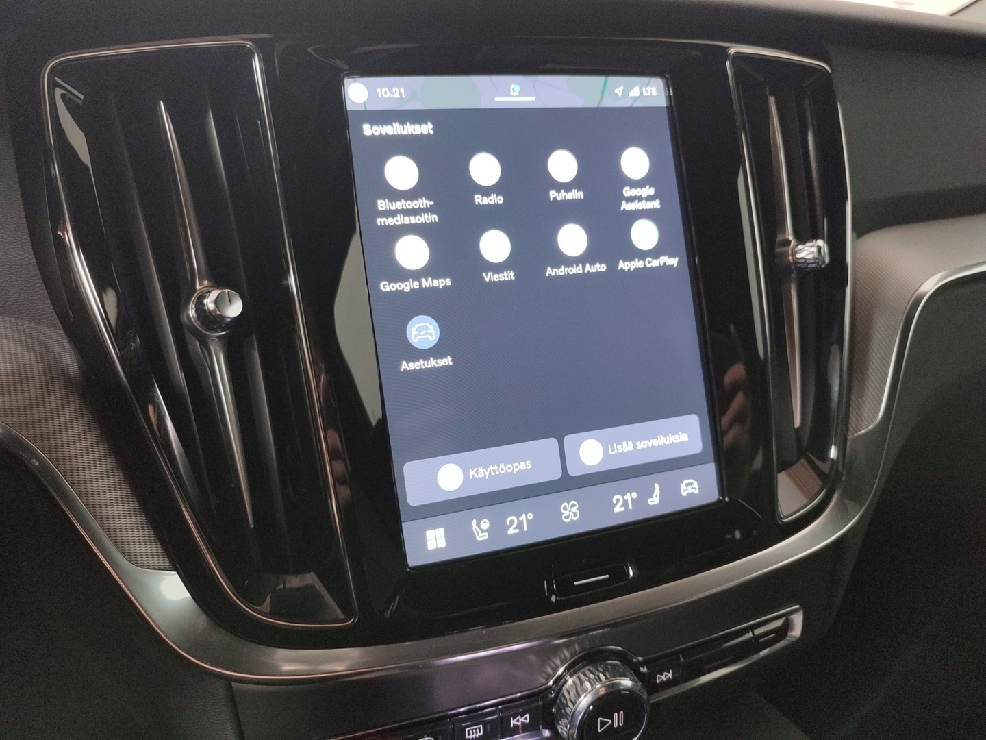 VOLVO V60 2025