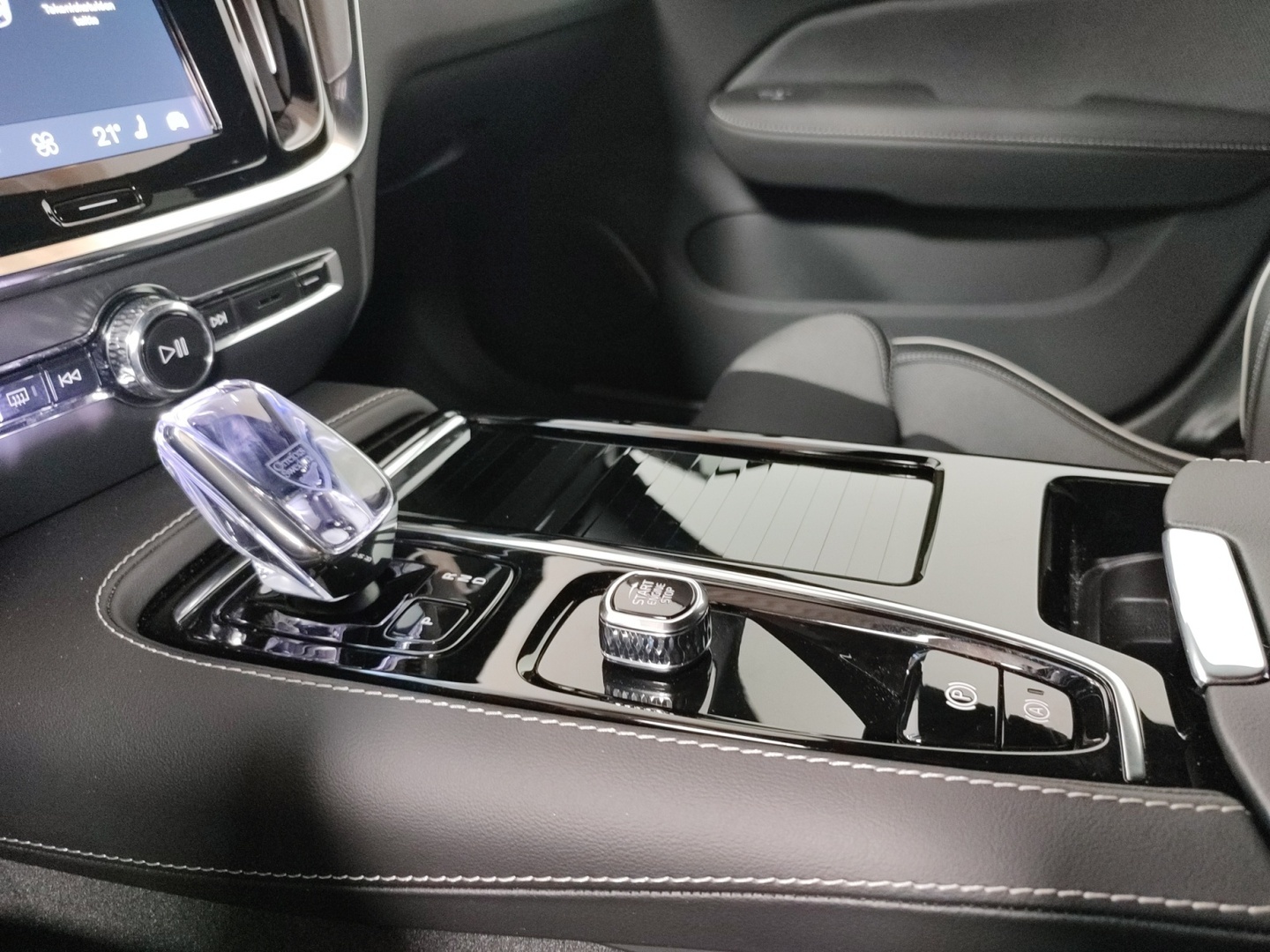 VOLVO V60 2025