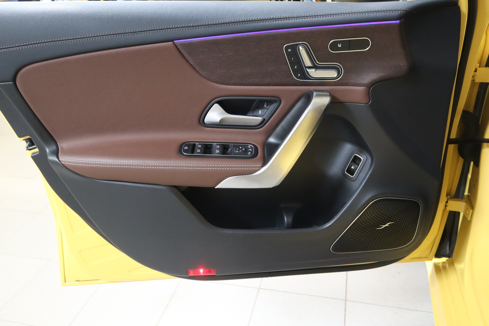 MERCEDES-BENZ A 2020