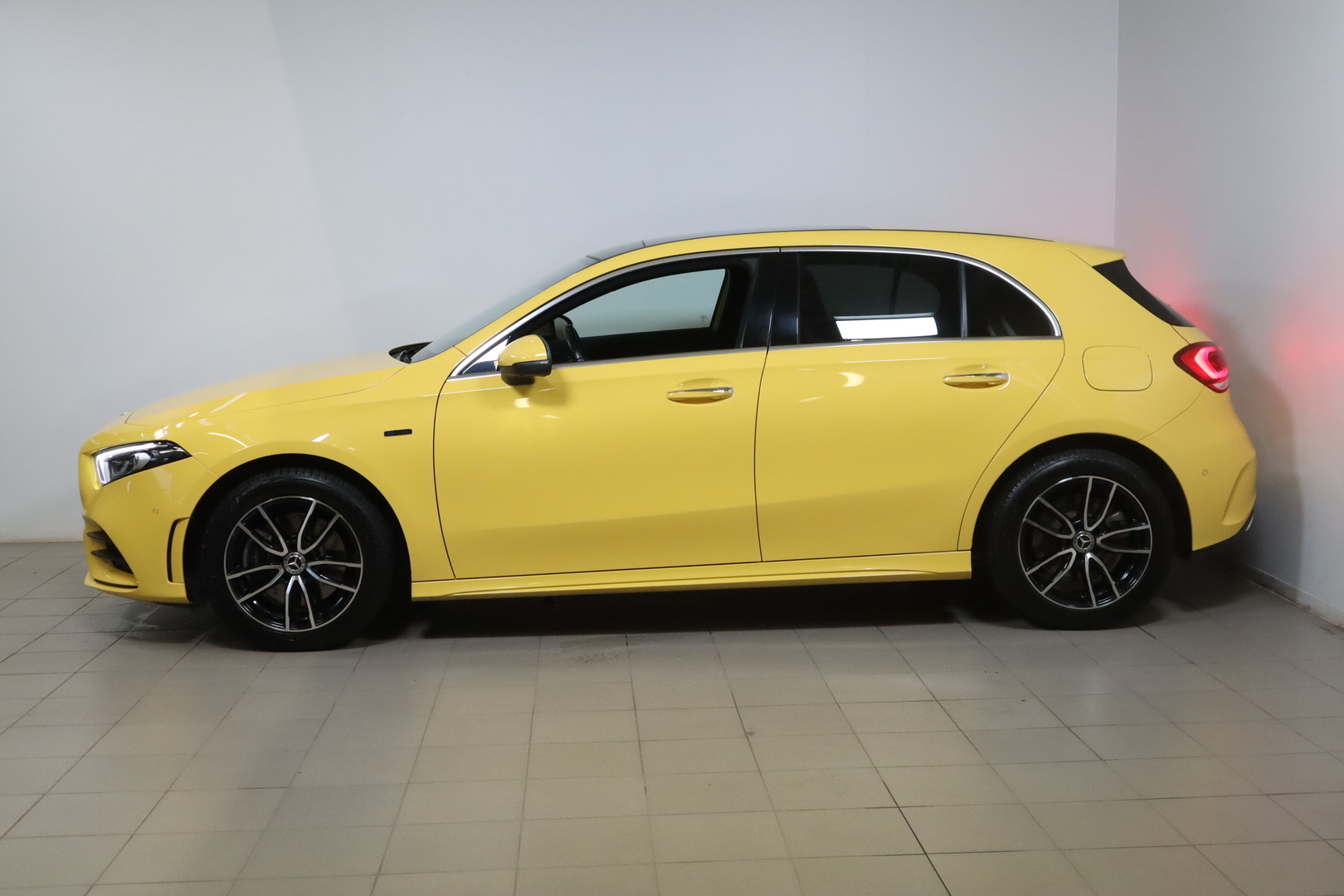 MERCEDES-BENZ A 2020