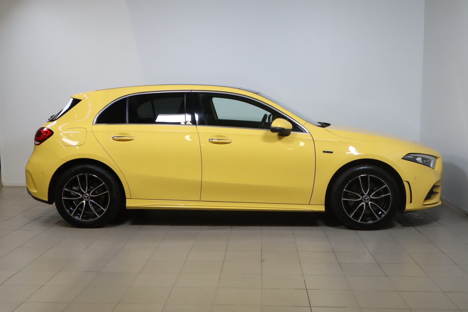 MERCEDES-BENZ A 2020