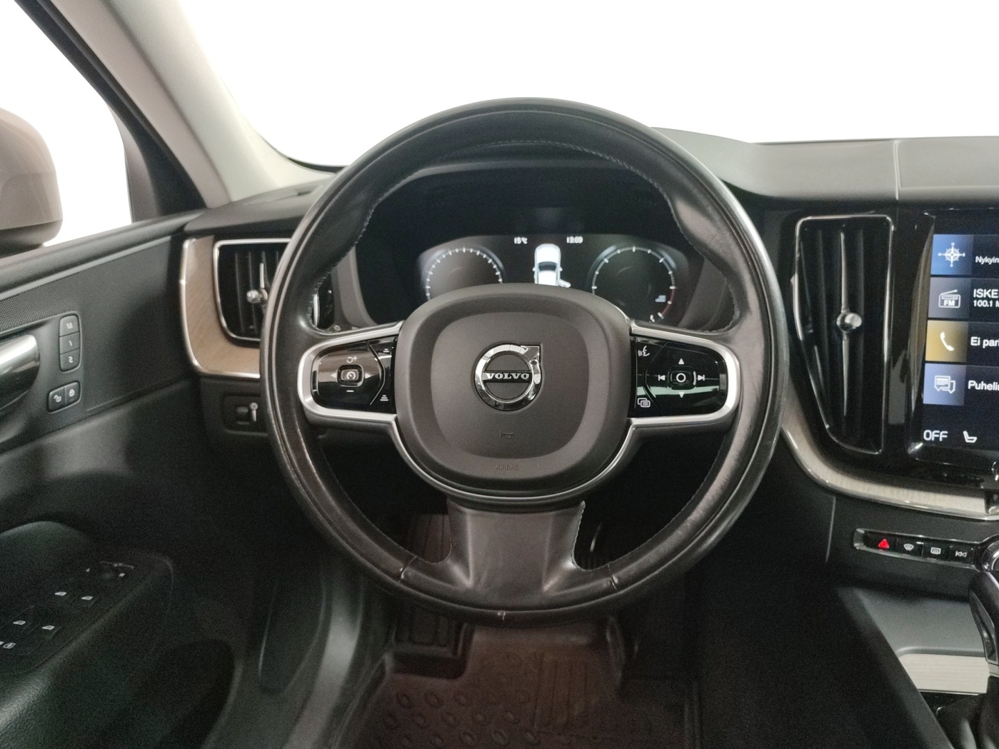 VOLVO XC60 2018