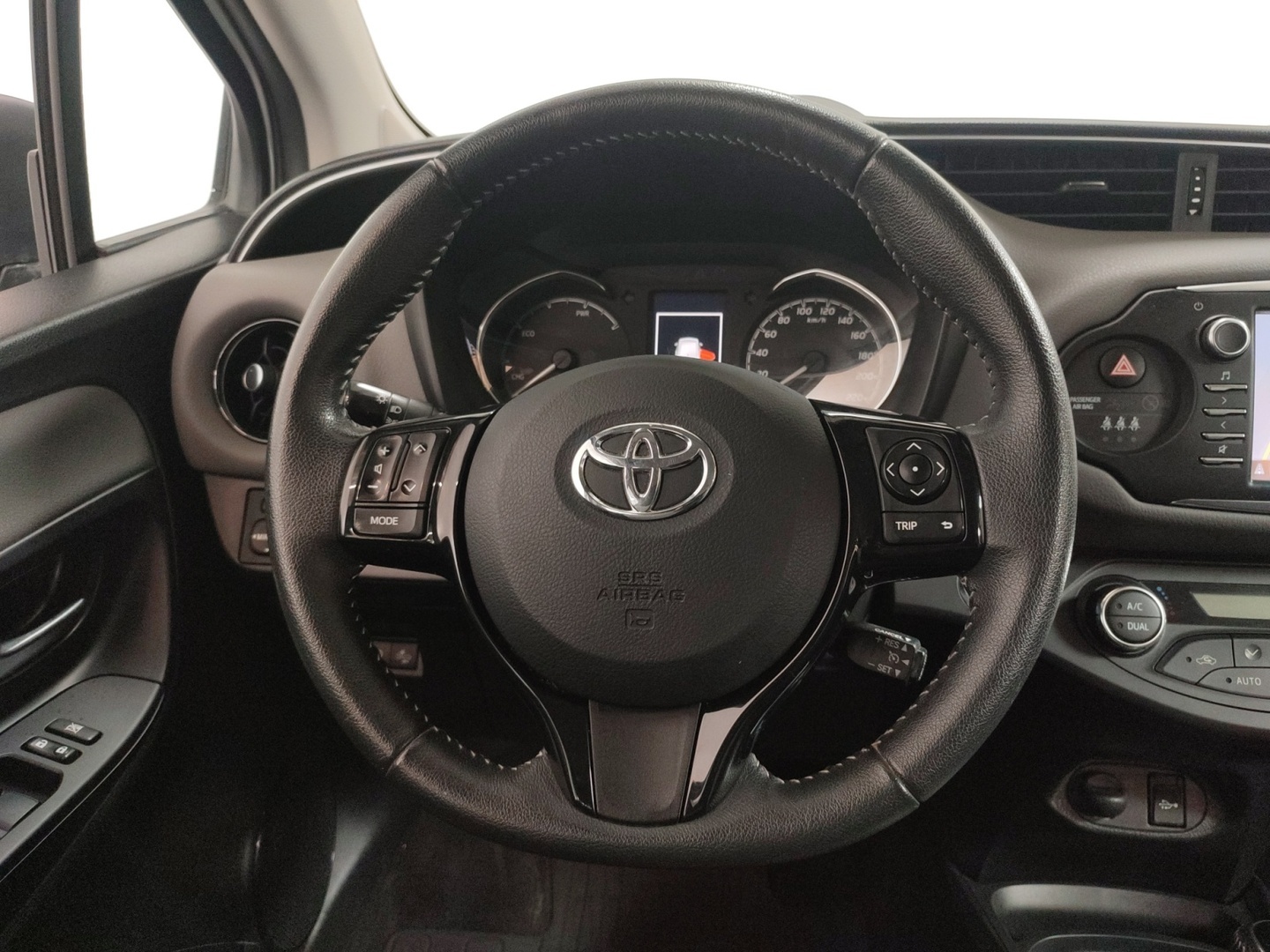 TOYOTA Yaris 2018