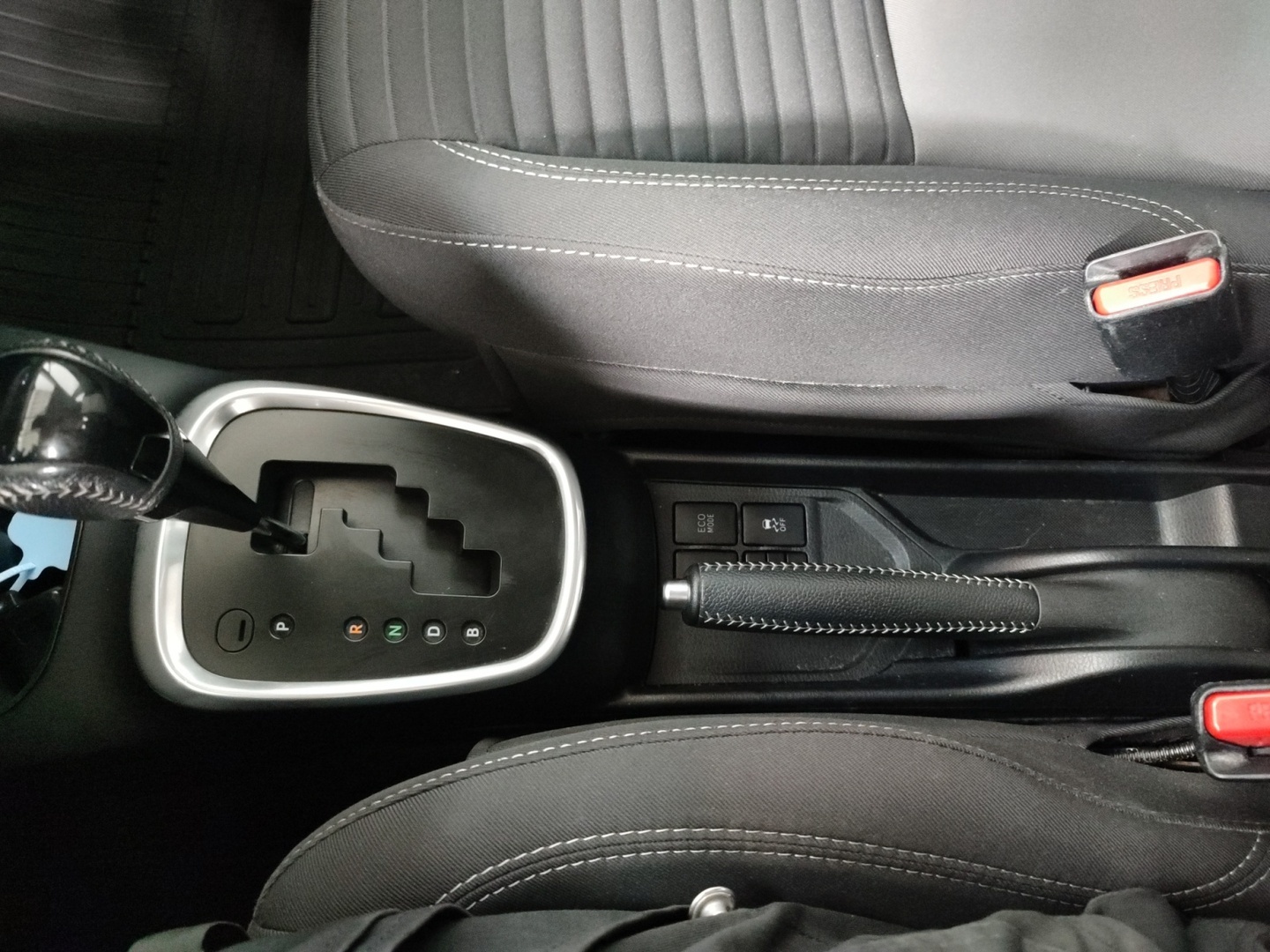 TOYOTA Yaris 2018