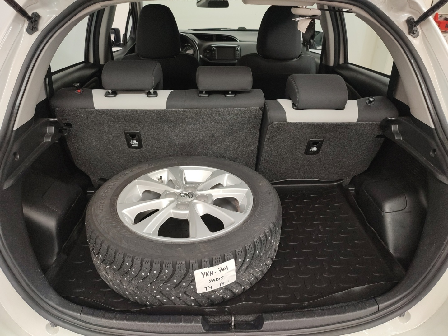 TOYOTA Yaris 2018