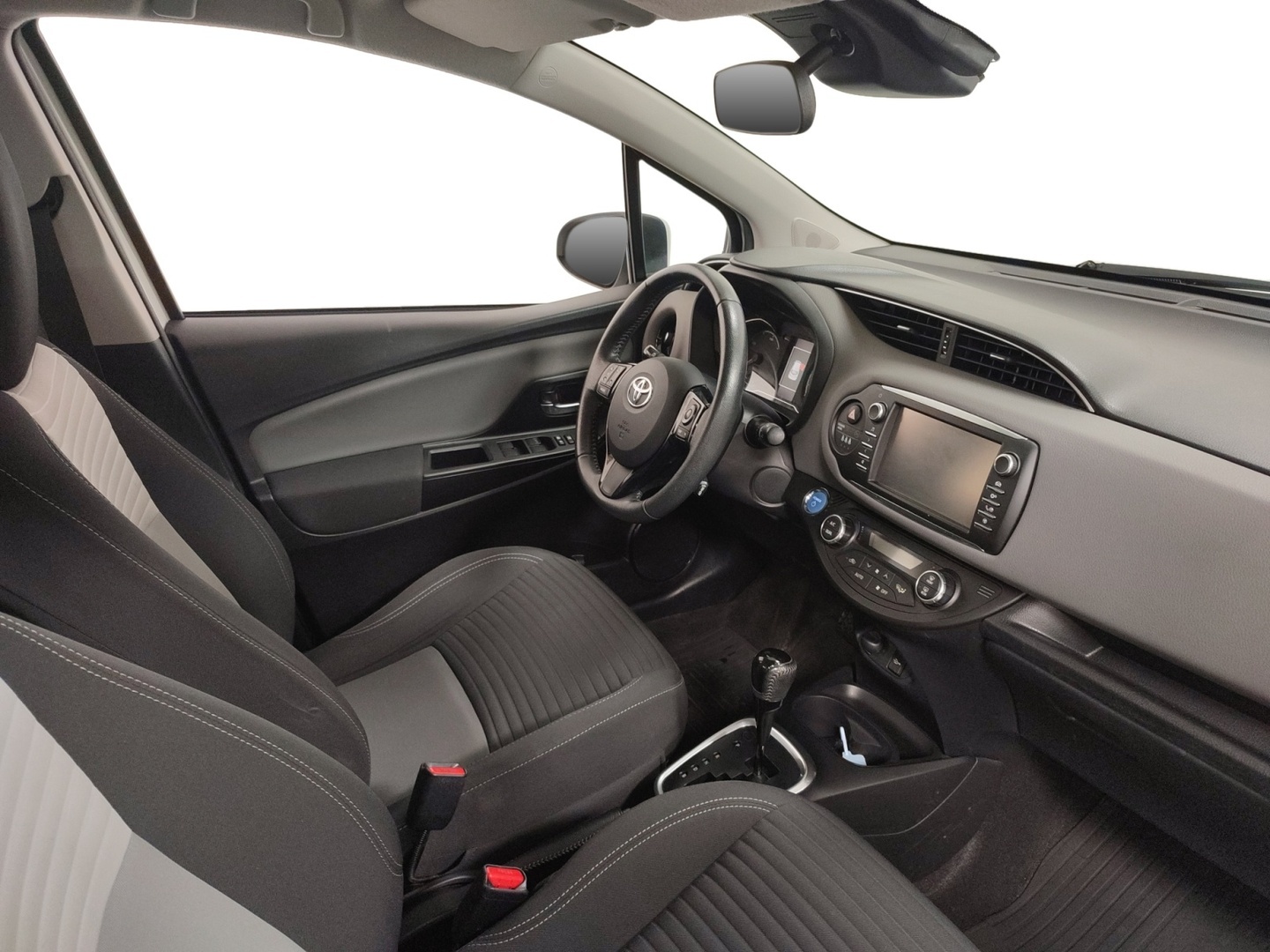 TOYOTA Yaris 2018