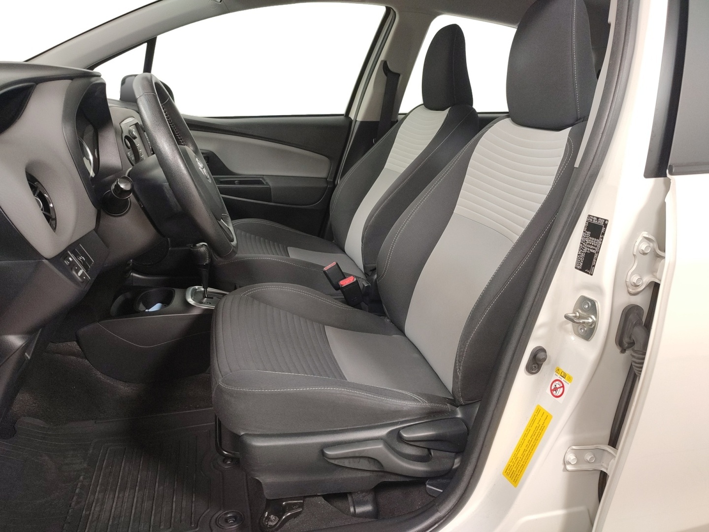TOYOTA Yaris 2018