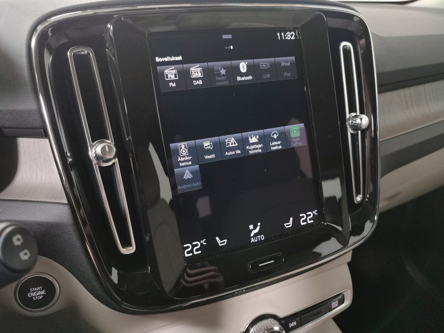 VOLVO XC40 2022