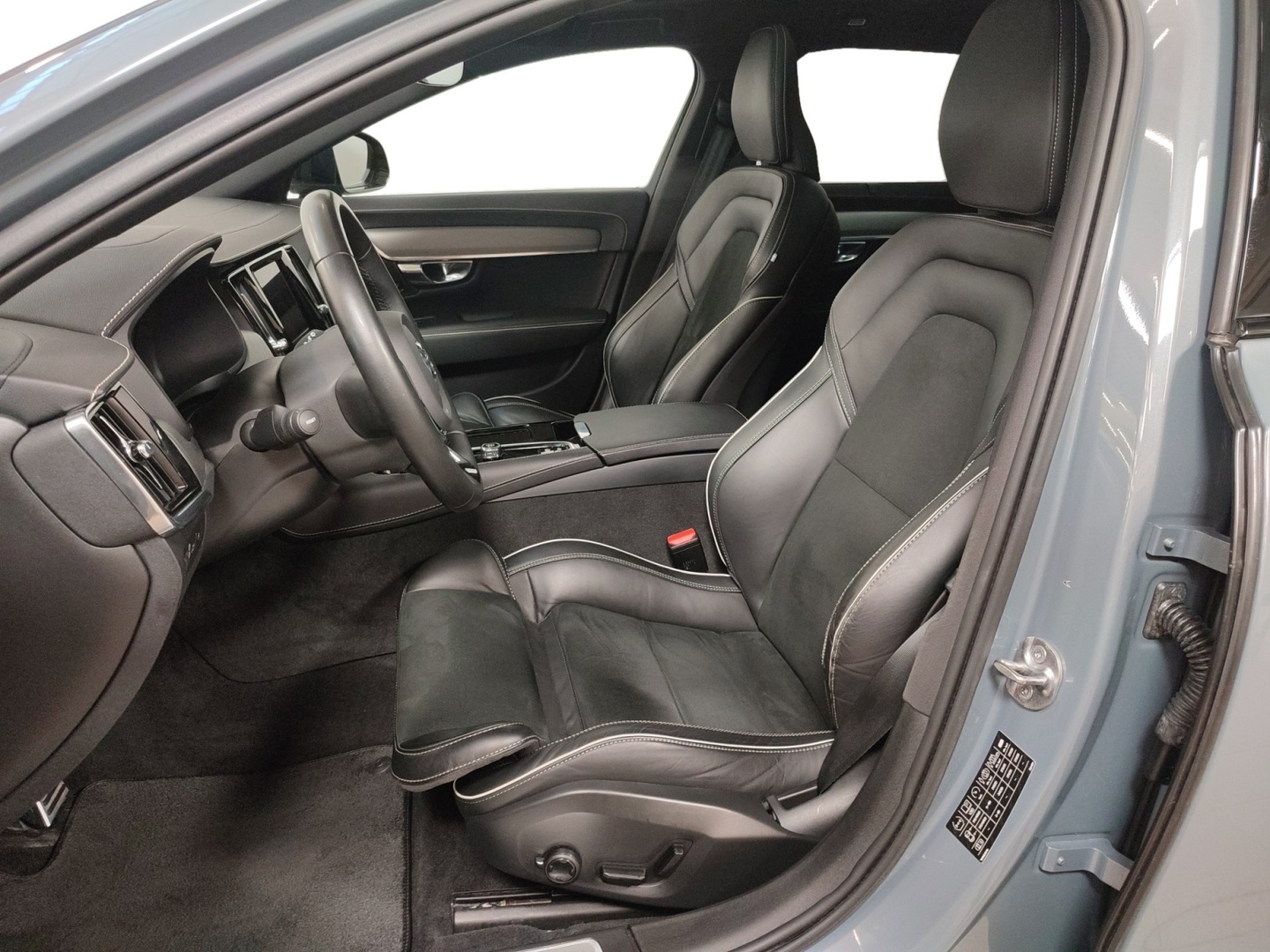 VOLVO V90 2022