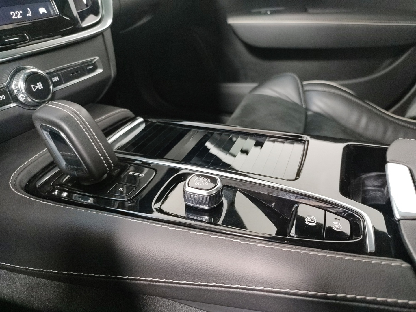 VOLVO V90 2022