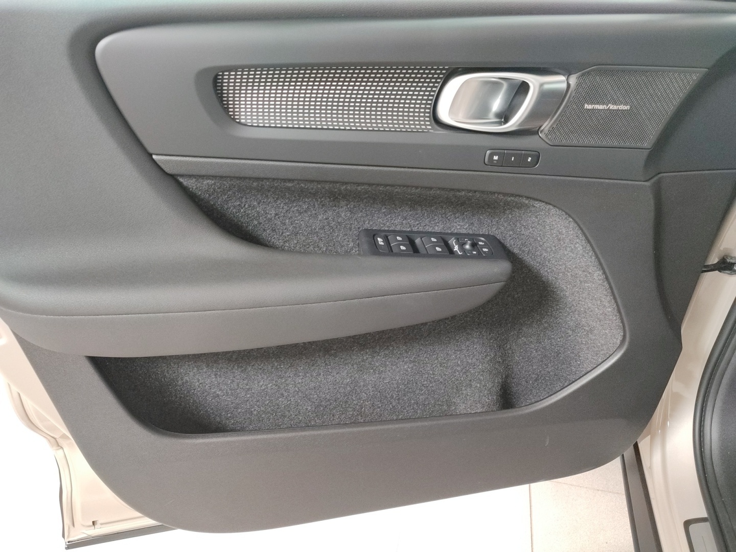 VOLVO EC40 2026