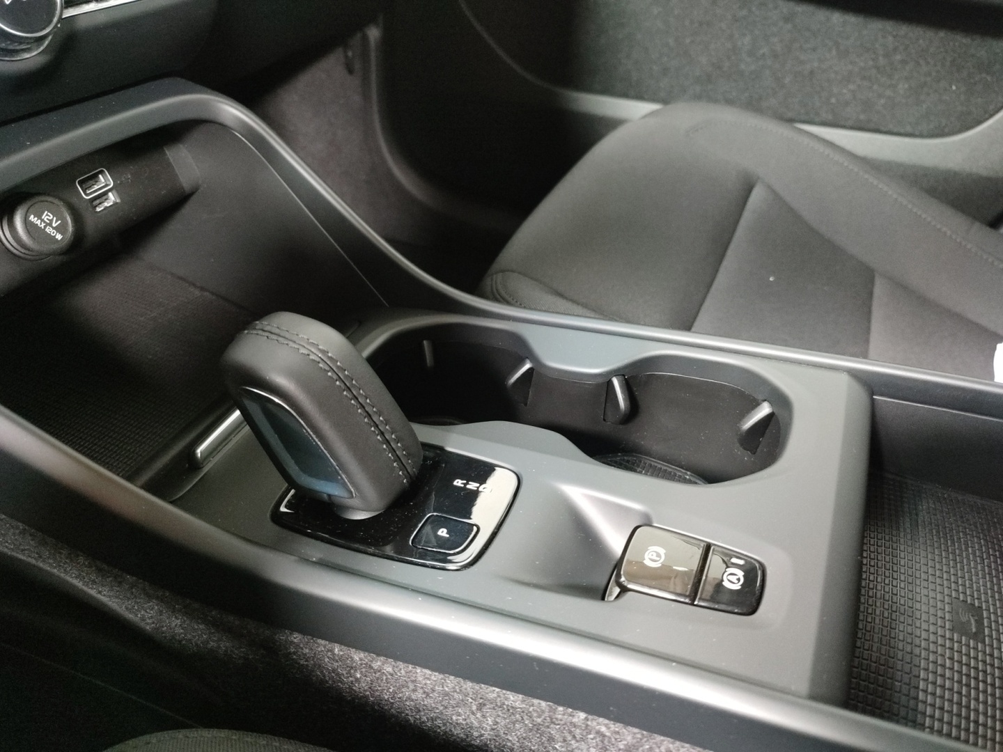 VOLVO XC40 2021