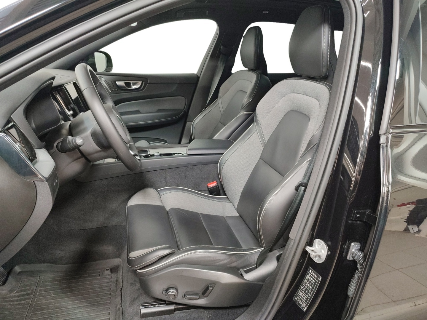 VOLVO XC60 2024