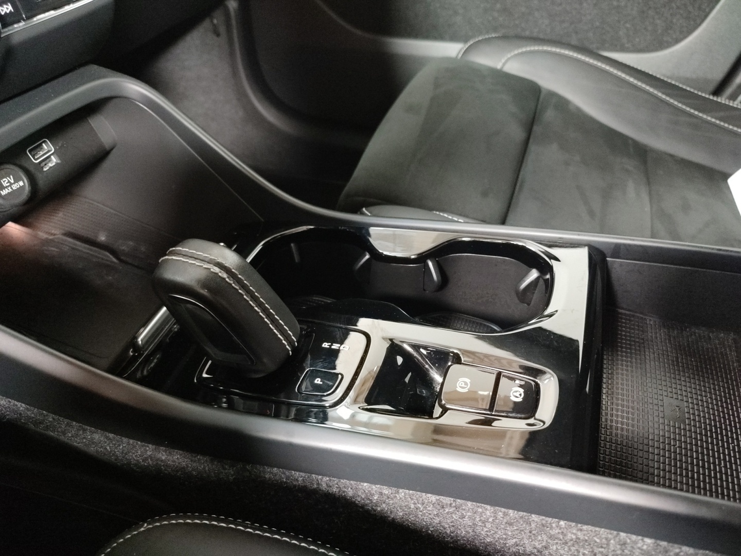 VOLVO XC40 2022