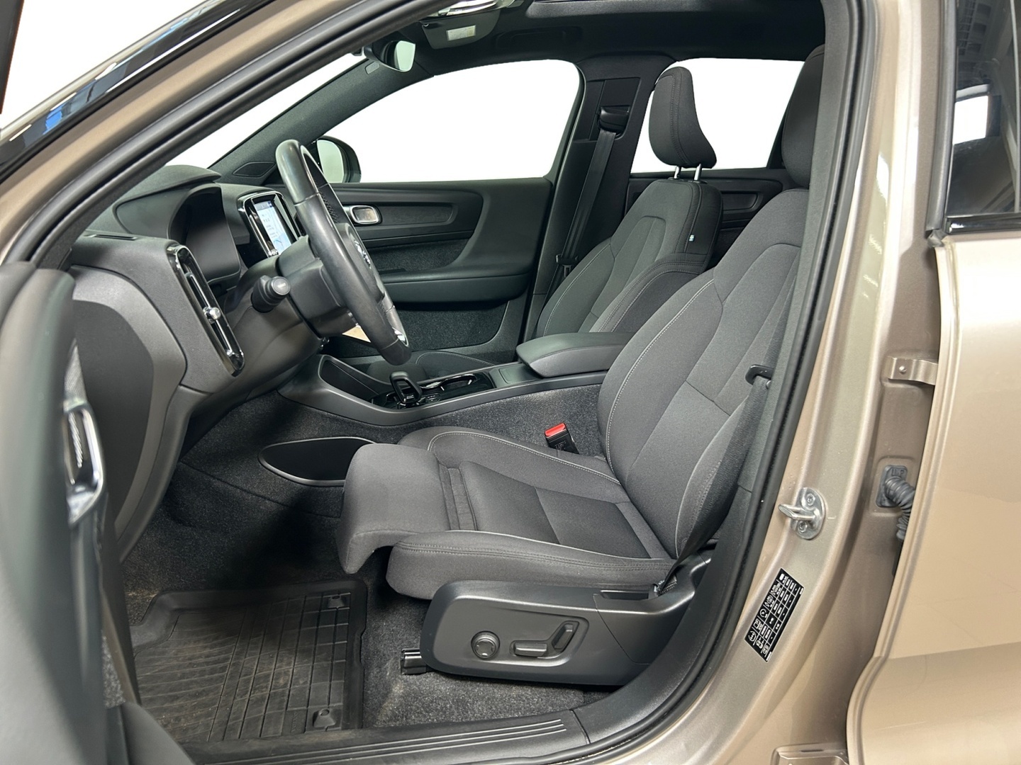 VOLVO XC40 2023