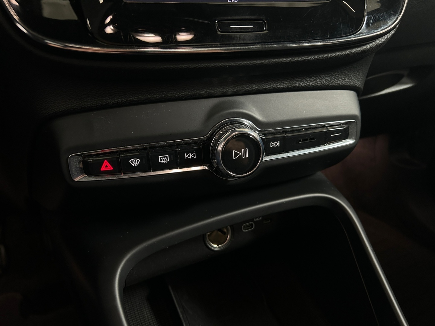 VOLVO XC40 2023