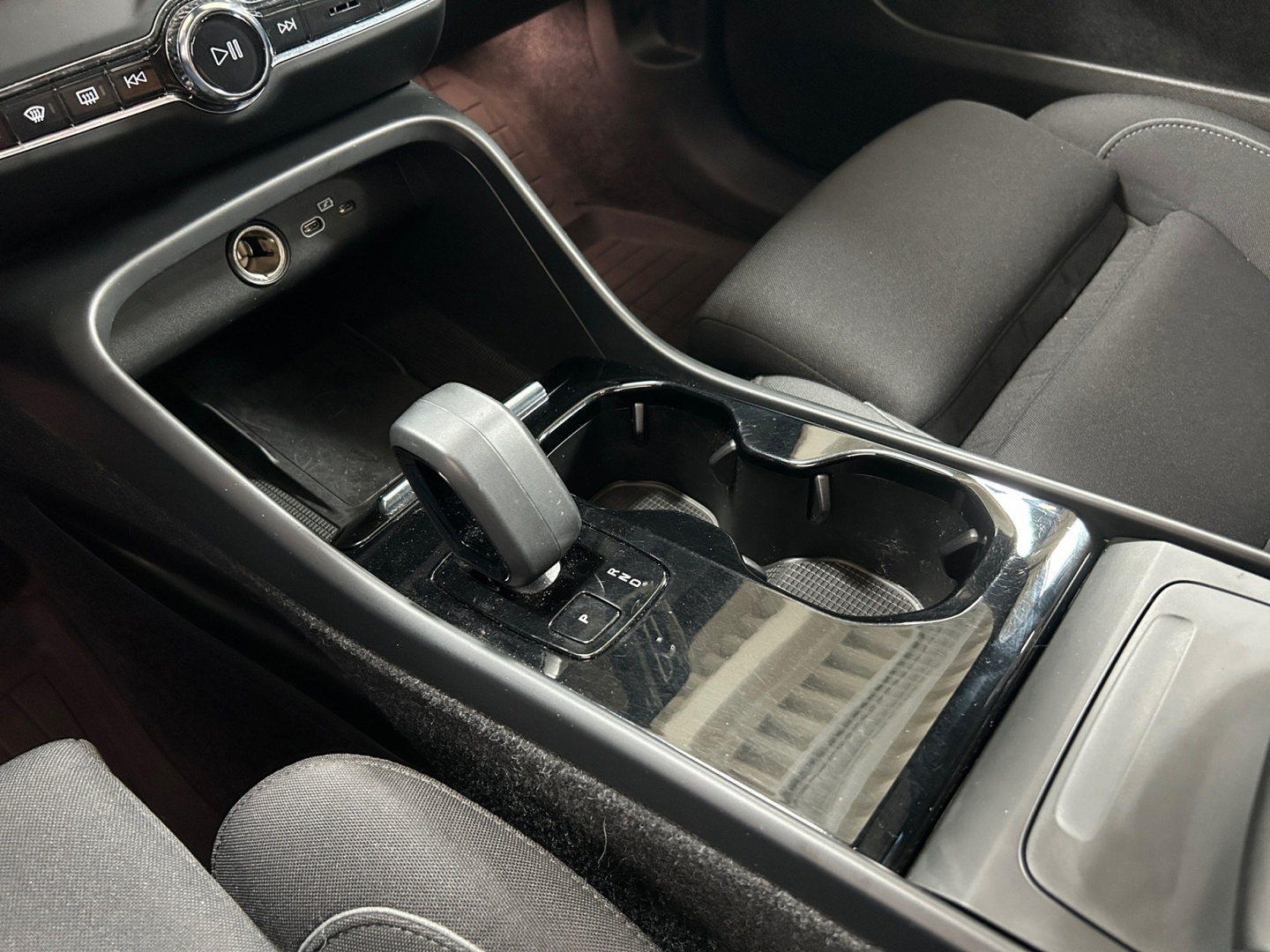 VOLVO XC40 2023