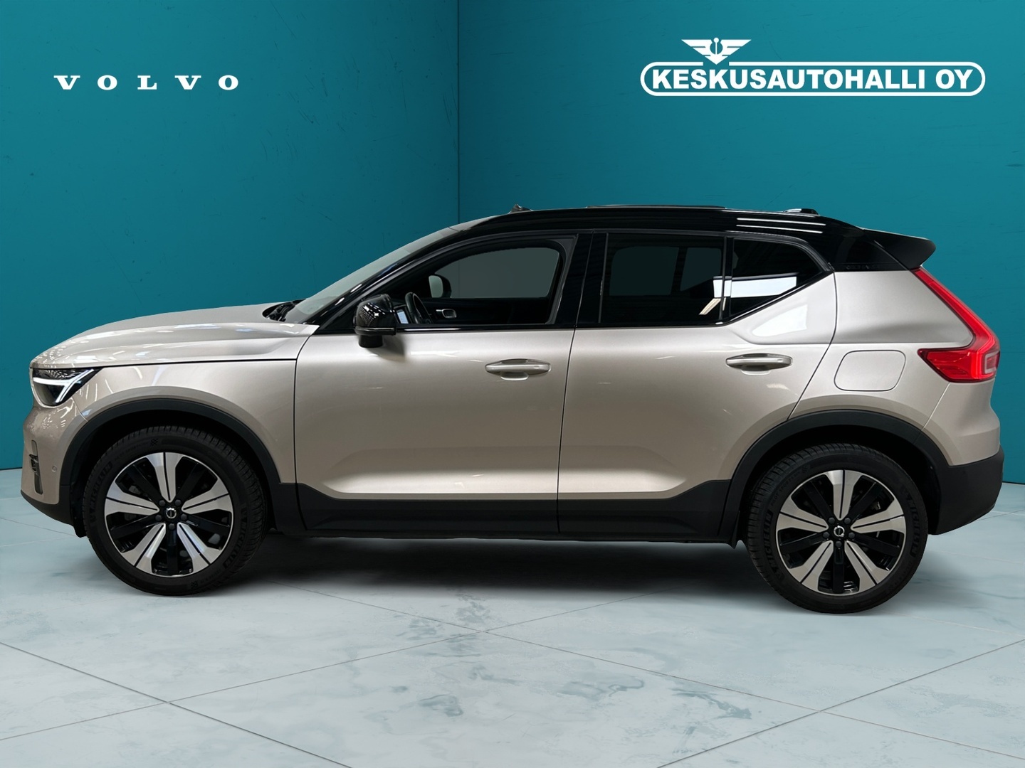 VOLVO XC40 2023