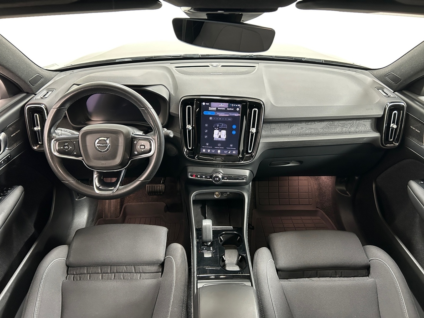 VOLVO XC40 2023