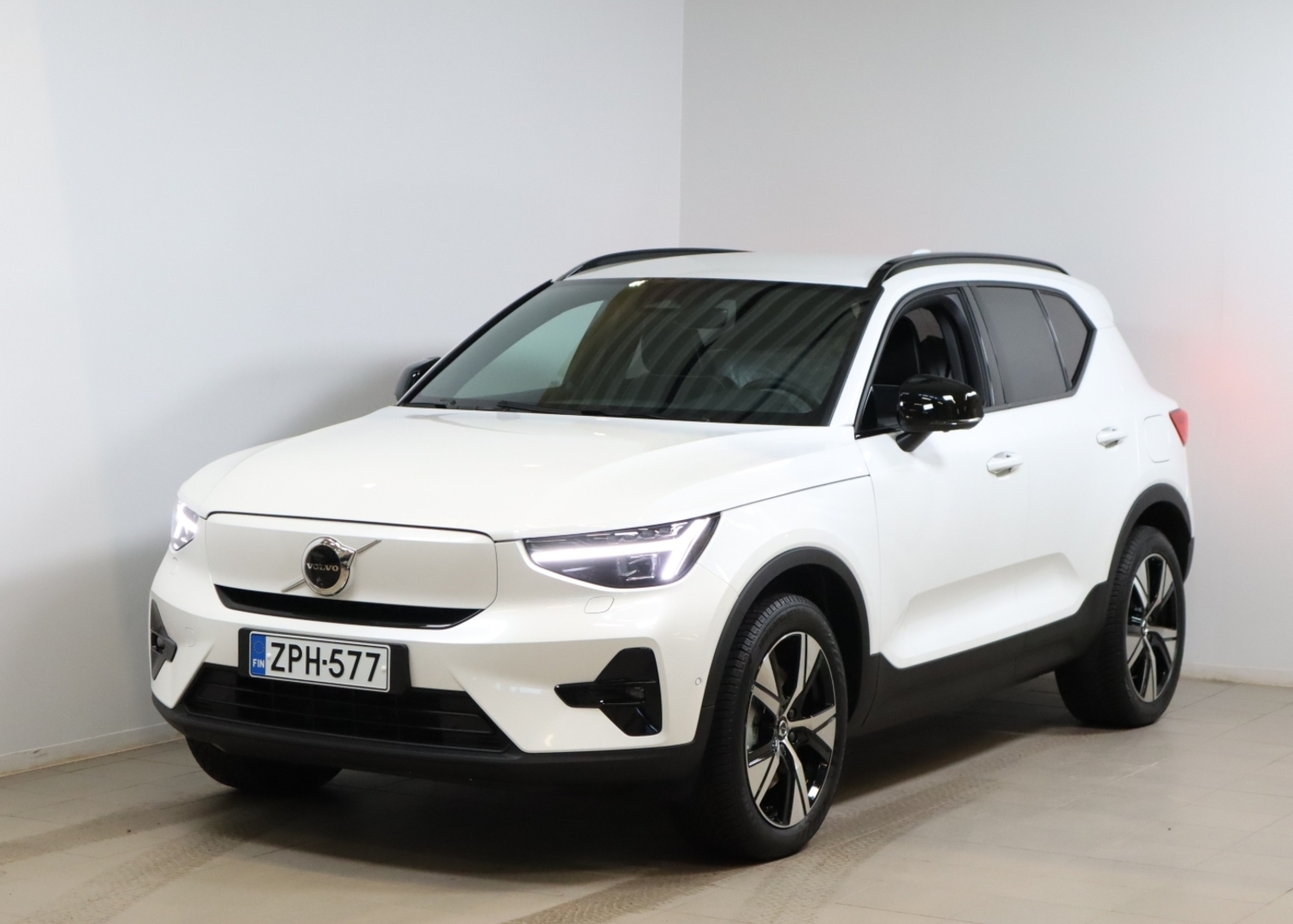 VOLVO EX40 2025