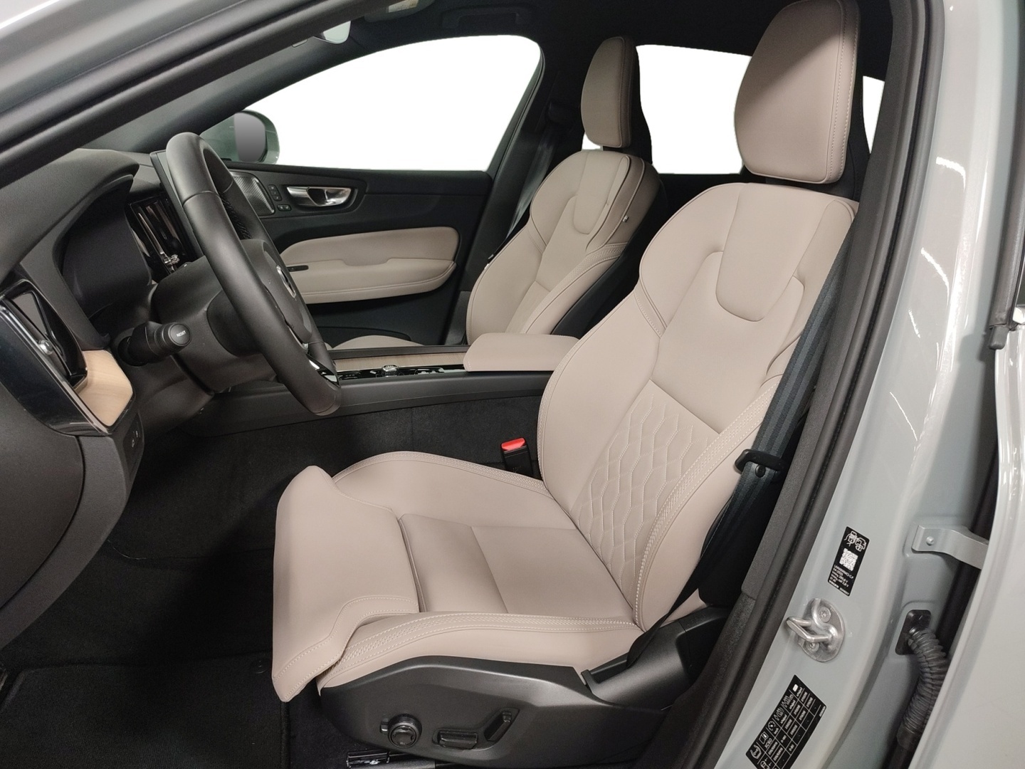VOLVO XC60 2026