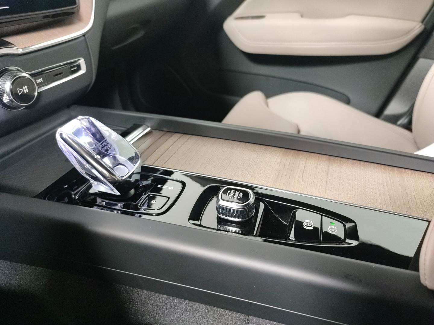 VOLVO XC60 2026
