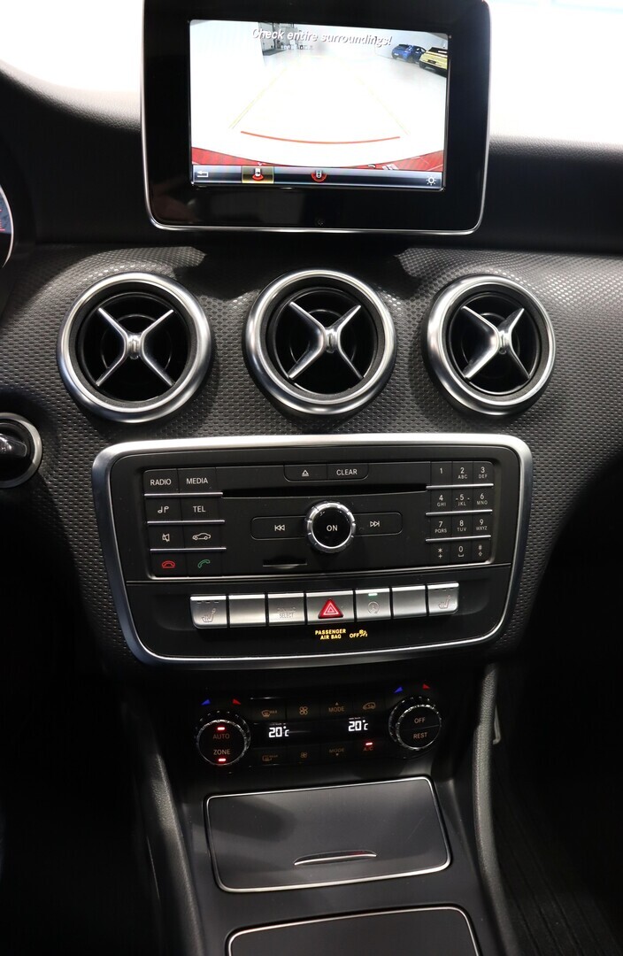 MERCEDES-BENZ A 2016