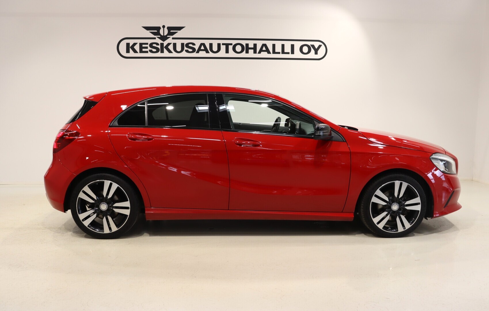 MERCEDES-BENZ A 2016