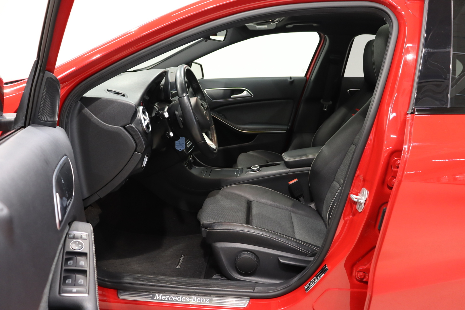 MERCEDES-BENZ A 2016