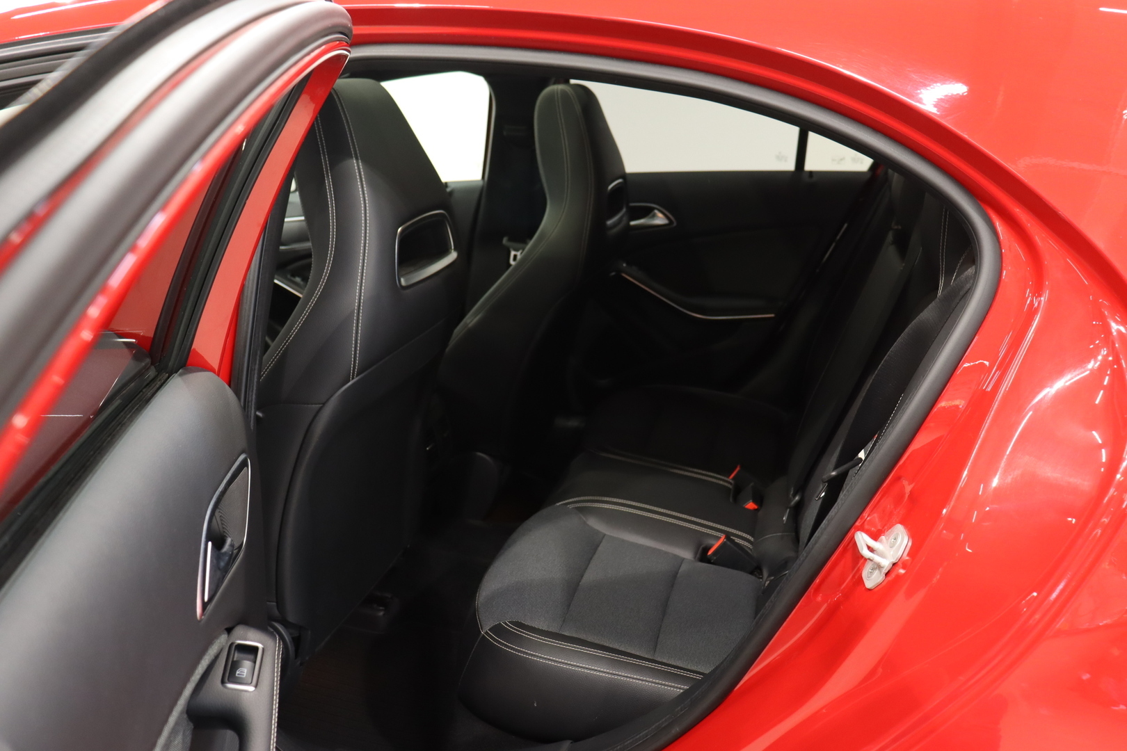 MERCEDES-BENZ A 2016