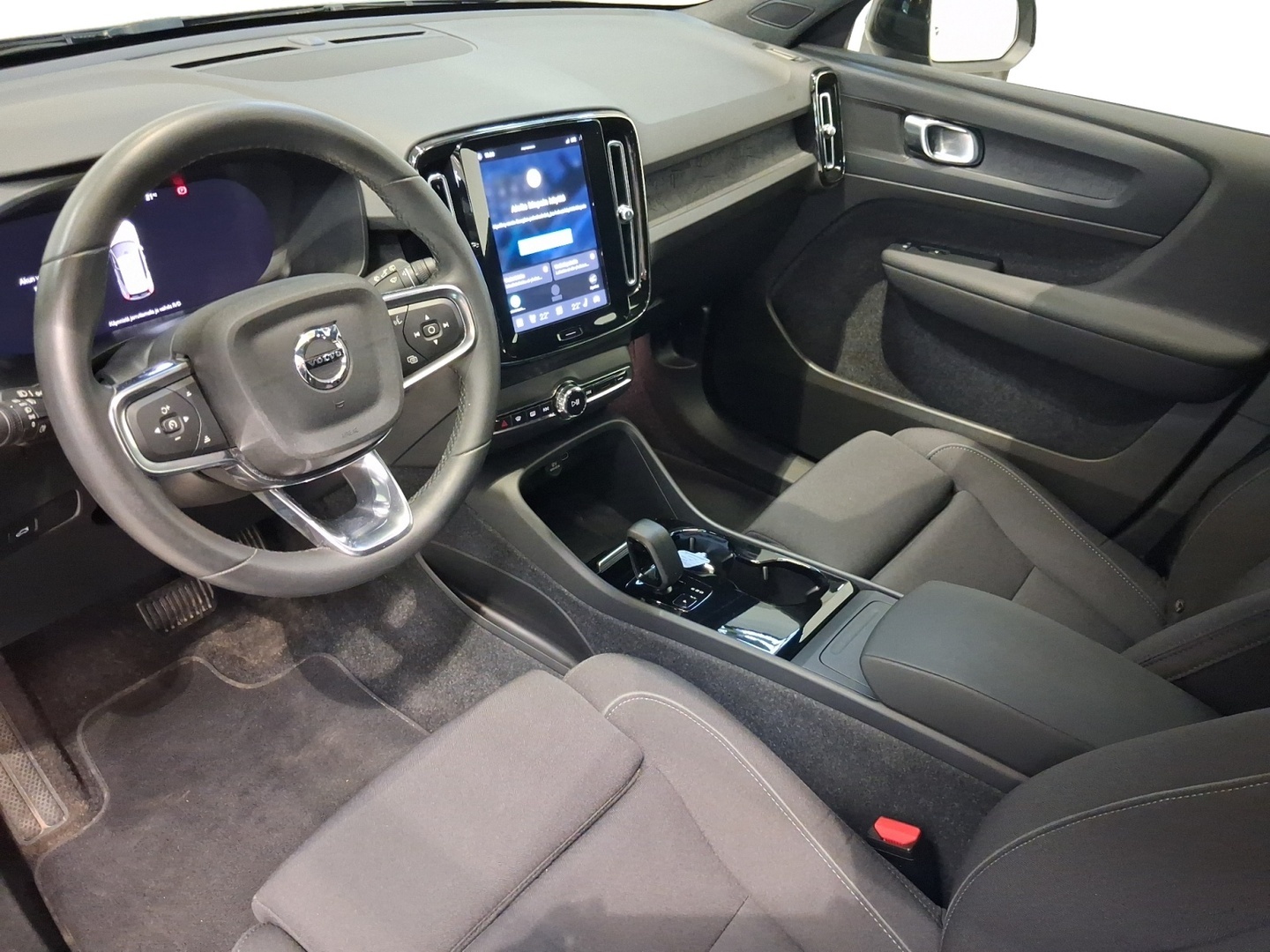 VOLVO XC40 2023