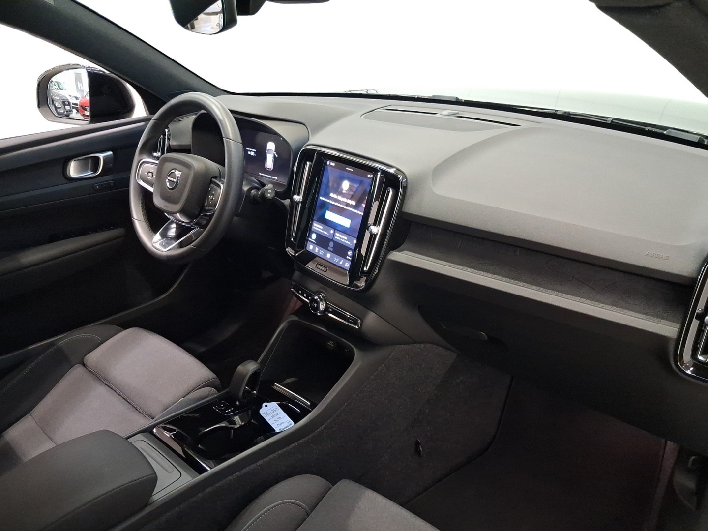 VOLVO XC40 2023