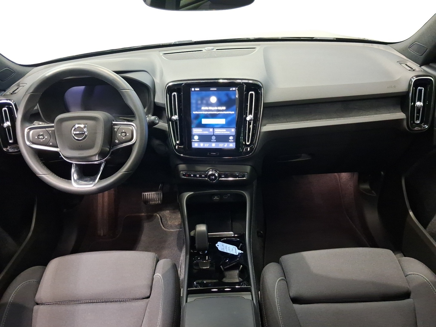 VOLVO XC40 2023