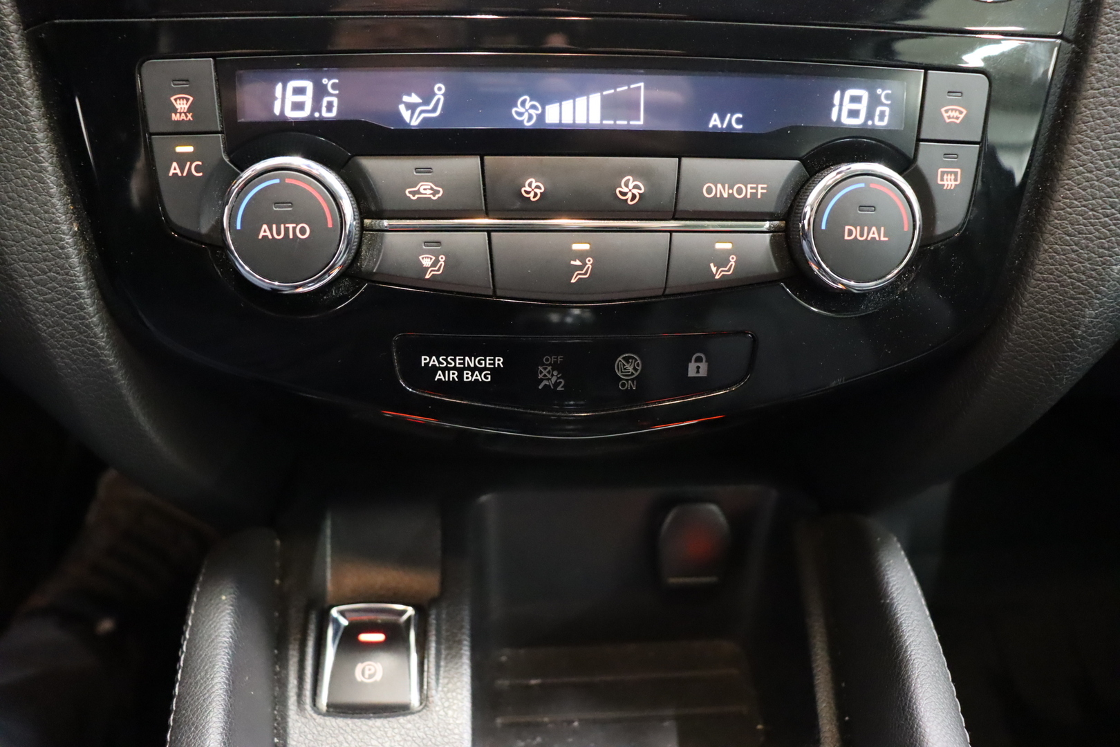 NISSAN Qashqai 2017