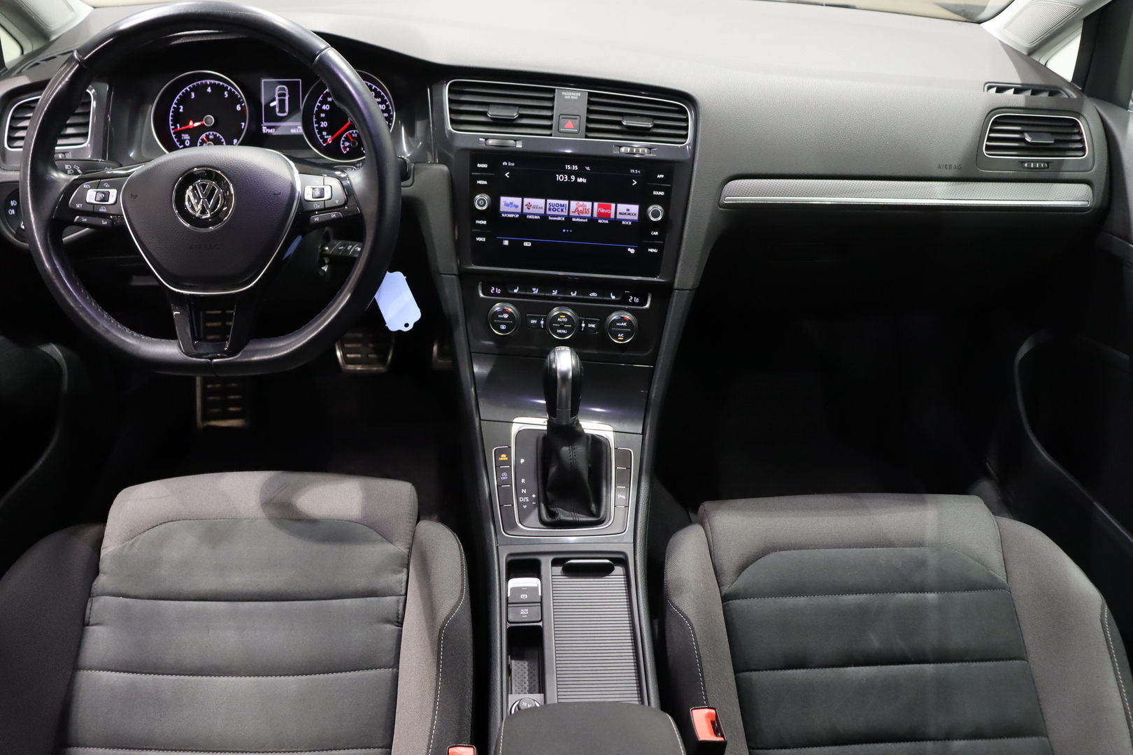 VOLKSWAGEN Golf 2018