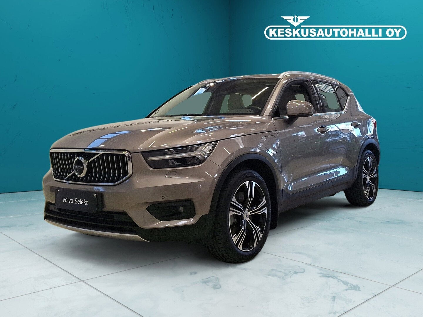 VOLVO XC40 1