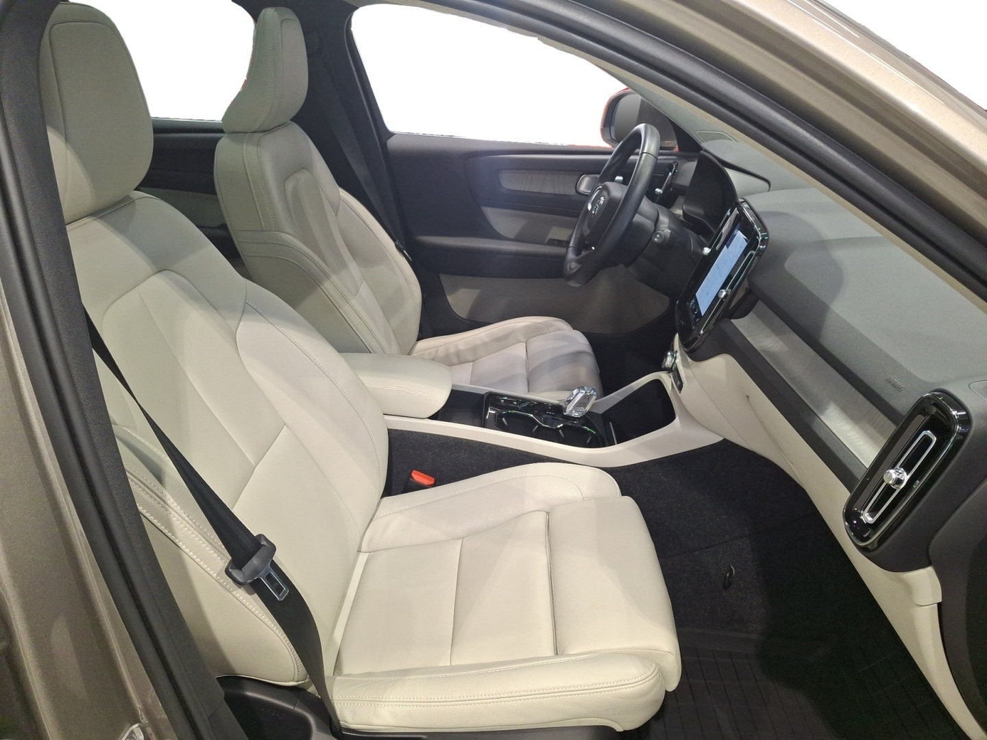 VOLVO XC40 15
