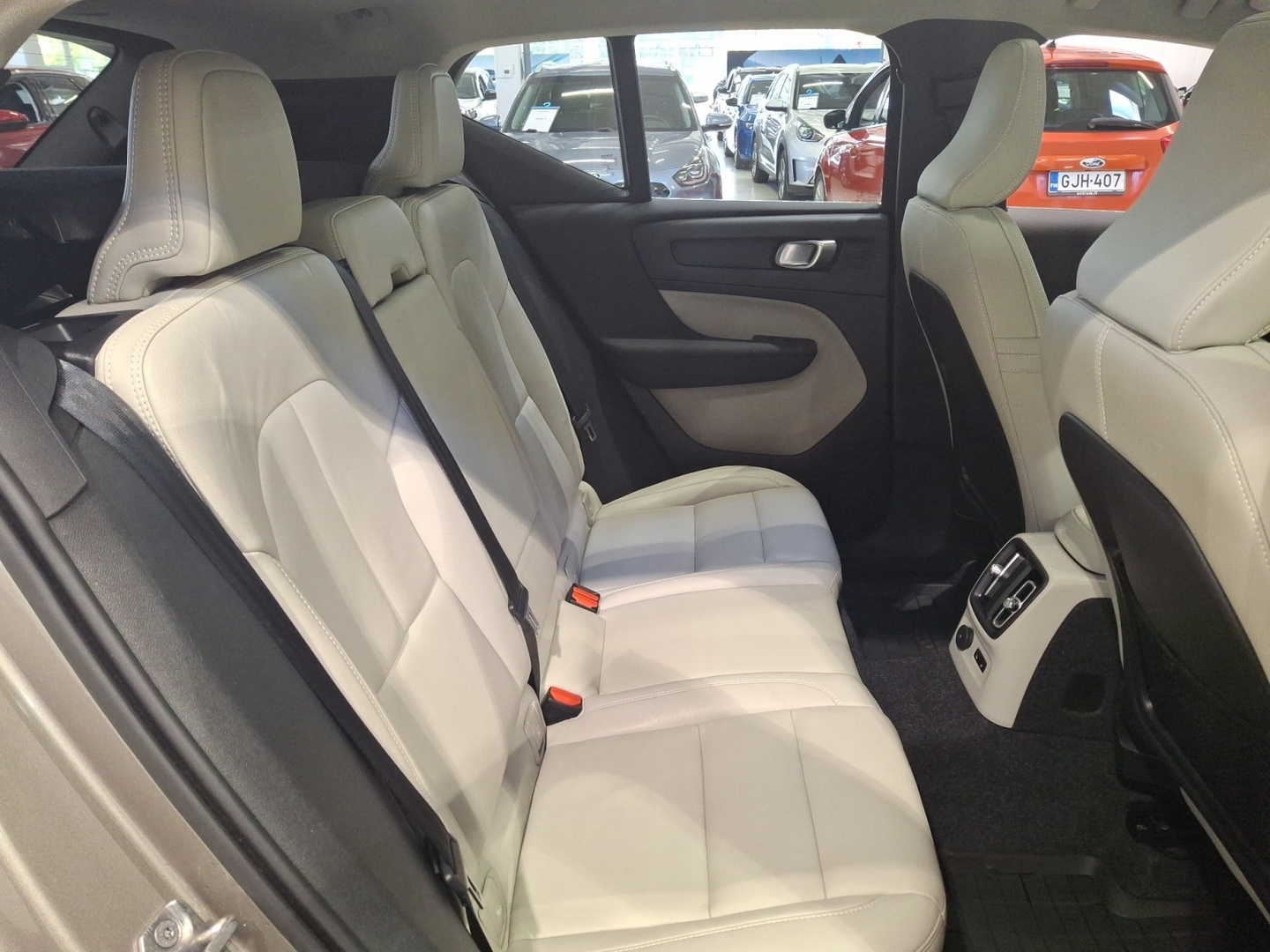 VOLVO XC40 16