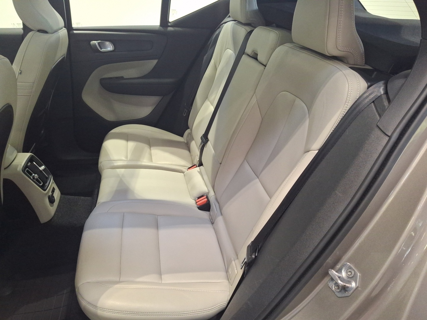 VOLVO XC40 17